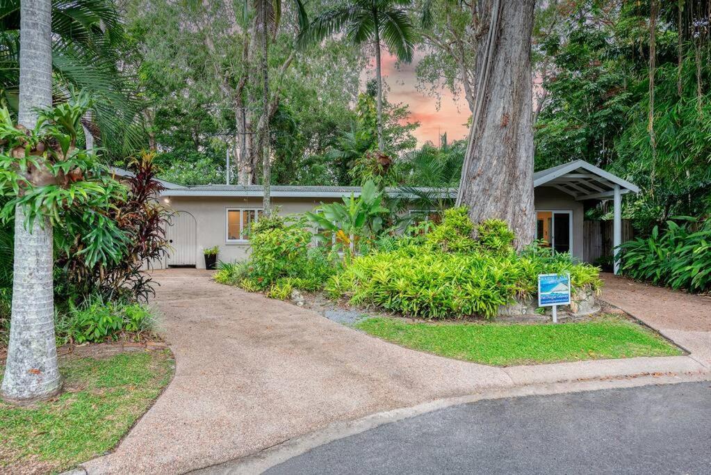 Vila Beachside At 7 Solina Close In Port Douglas Exteriér fotografie